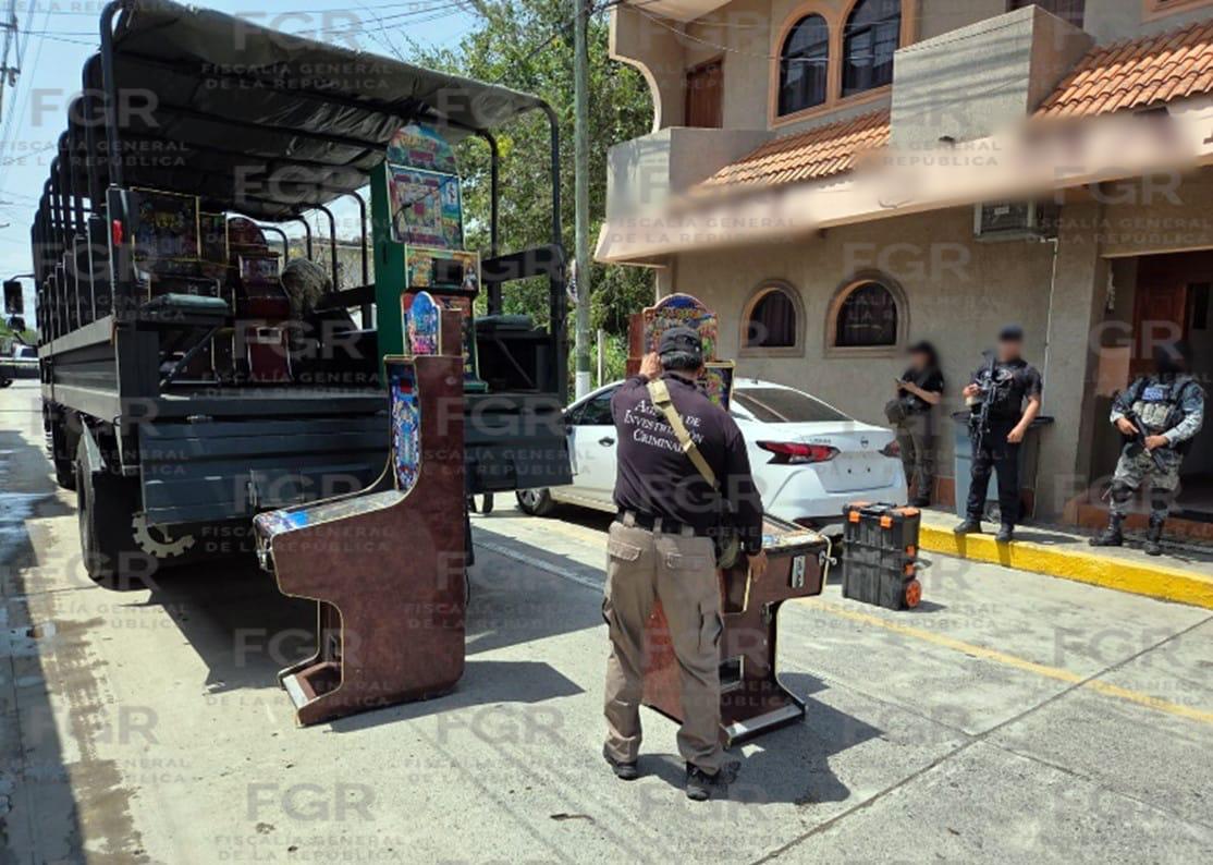 EN DOS CATEOS SIMULTÁNEOS, FGR ASEGURA 19 MÁQUINAS TRAGAMONEDAS EN TAMIAHUA, VERACRUZ