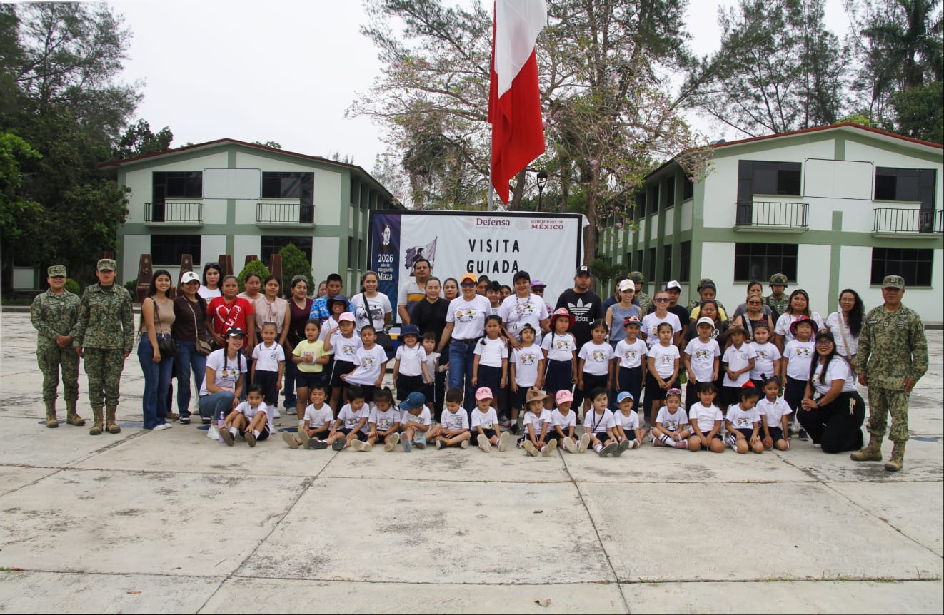 EL EJÉRCITO MEXICANO RECIBE A NIÑOS DE CERRO AZUL