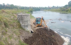 Inicia Humberto Olvera trabajos para atender problema de agua en Unión Km 31